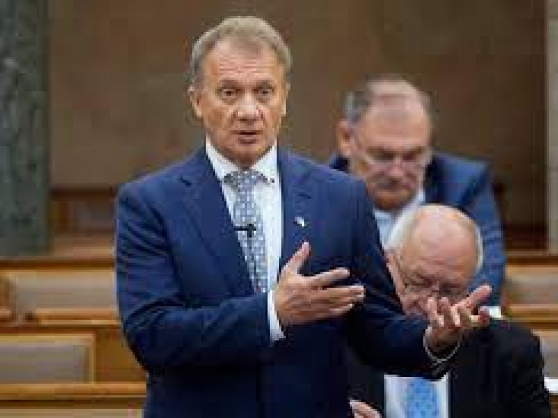 DK: nem lehet eltitkolni a kínai hitel feltételeit